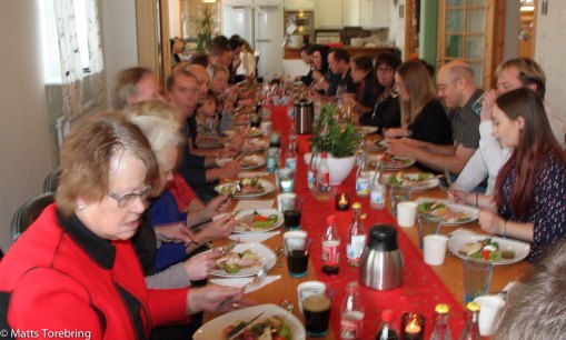 35 styck av våra medarbetare lät sig väl smaka en god llandgång med julskinka och köttbullar