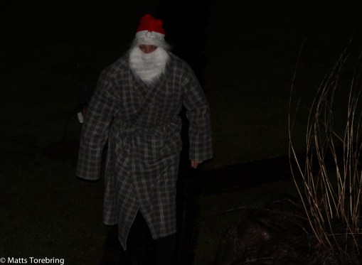 Det går någon nere i skogen.skrek barnbarnen,,