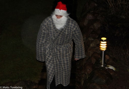 När han kom in på vår tomt såg vi att det ju självaste Tomten
