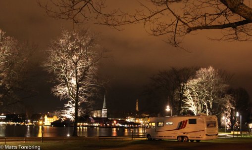 Vi anländer till Södra Hamnens Ställplats Motala