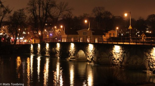 Motala i kvällsskymning.