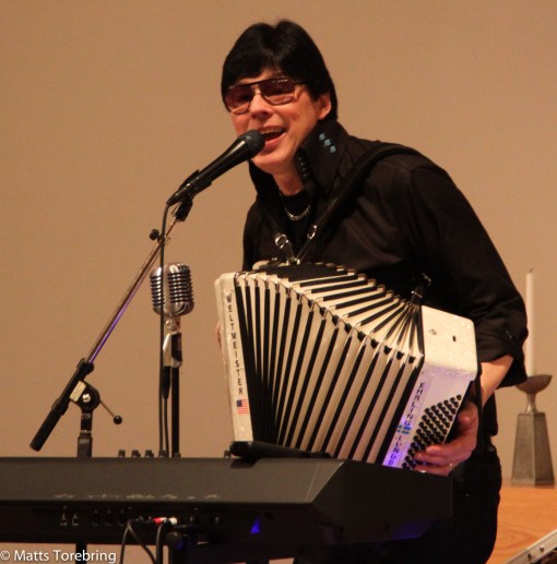 Erling Lundberg,! 59! underhåller oss med Elvis låtar