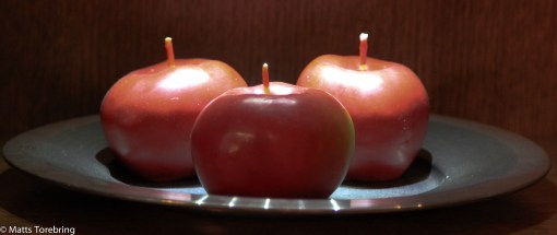 Tre äpplen från Ljusboden i Hult.