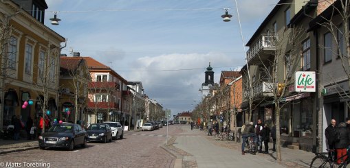 Nu har vi kommit in på Södra Storgatan, mitt i centrum av Eksjö.