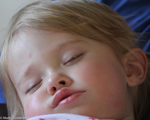 Lillasyster Nelly var trött