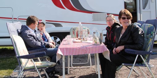 Candra med familj kom lagom till elva fikat