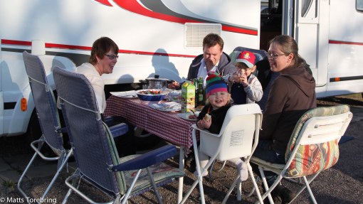 Efter denna rundvandring blev det grillad kalventrecote och mandelpotatis