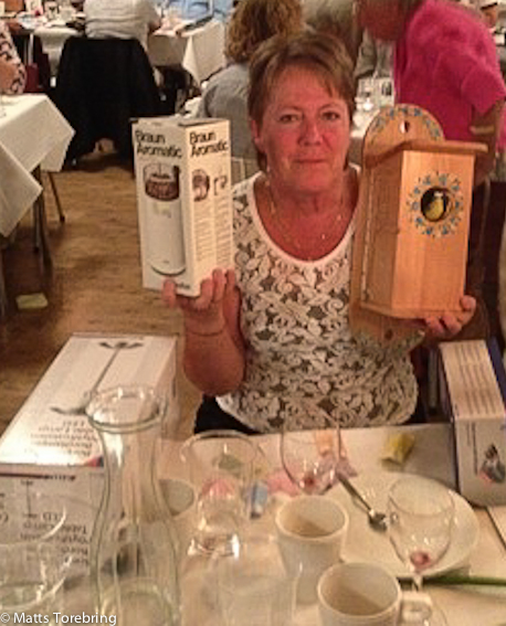 Ett riktigt stort bord med fina vinster lottades ut.