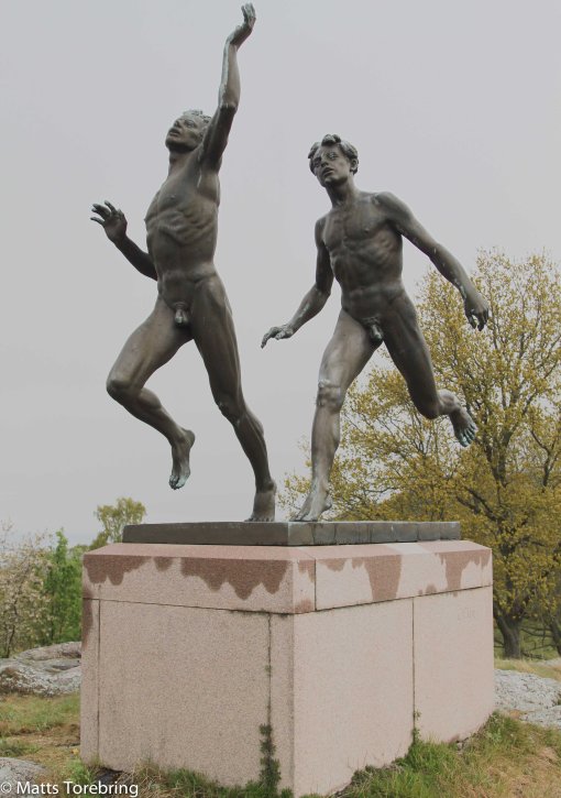 Konstverk på infarten till Gränna av Anebybygdens son, se nästa bild.