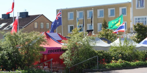 Upp vid torget finns festen