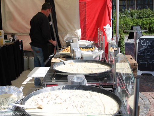 Mer än en meter stora stekpannor i diameter