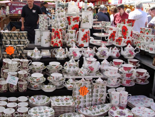 Engelskt porslin i massor