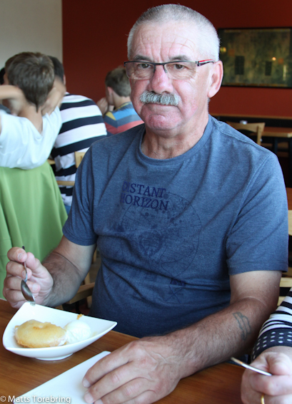 Friterade äpple och glass till dessert