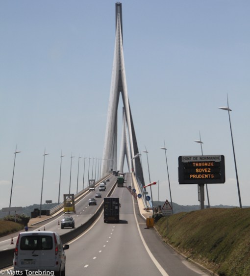 Vi närmar oss Le Havre och de stora broarna.