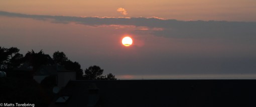 Solen gick ned i ett moln helt utan dramatiska färger