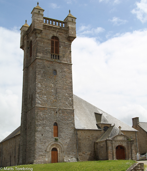 På långt håll såg vi den stora stenkyrkan resa sig.