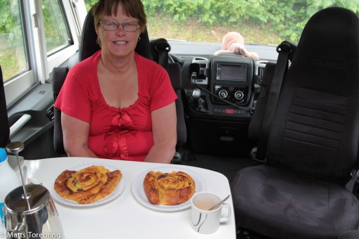 Vi satt inne hela onsdag förmiddag, ute var det + 14 grader