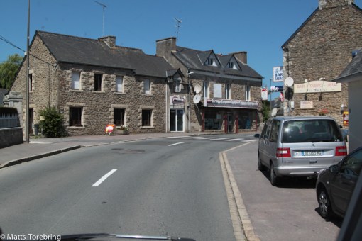 Vi passerar by efter bu efter by.