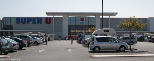 Vi letade mataffär på nätet och vi frågade fransmän men fick inget bra svar.