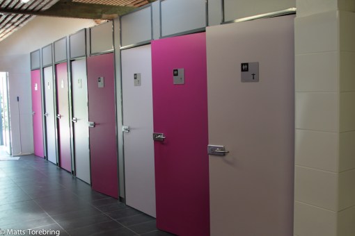 Tio meter att gå till servicehuset som är fina