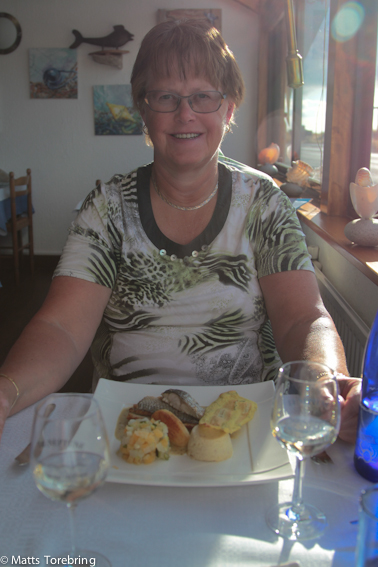 Fisk till huvudrätt från Atlanten på utsidan av fönstret