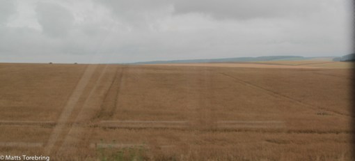 Vi färdas i ett enormt jordbrukslandskap