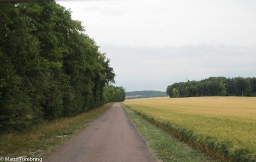 Vi kör på böndernas åkervägar
