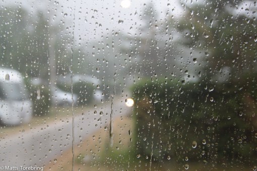 Med nöd hinner jag tillbaka till bobilen.