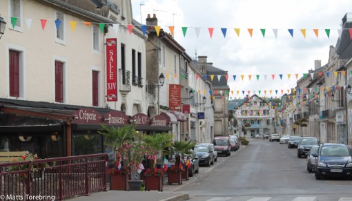 Inte många affärer, bara barer och ölkaféer