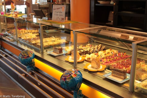 Det fanns ett café inne i butiken