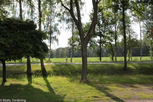 Ditt resmål ligger på vänster sida av vägen...