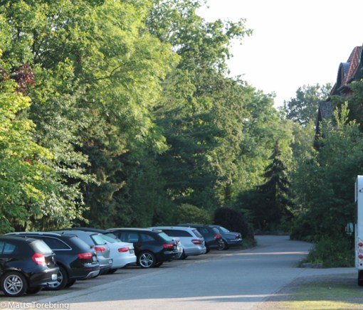 Klockan är sju och morgonsolen gör oss på gott humör