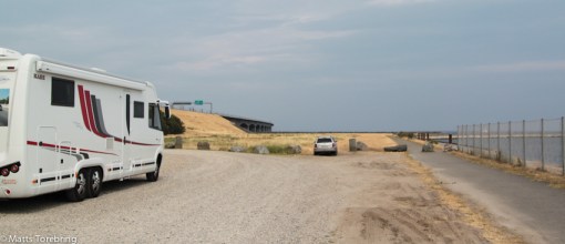 Vi parkerar  vår bobil...