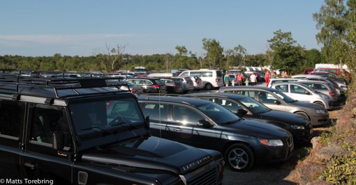 Det börjar bli proppfullt på parkeringen.