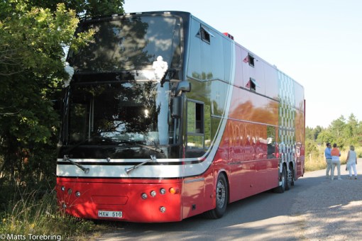 Några kommer i stora Hus- & hstbilar