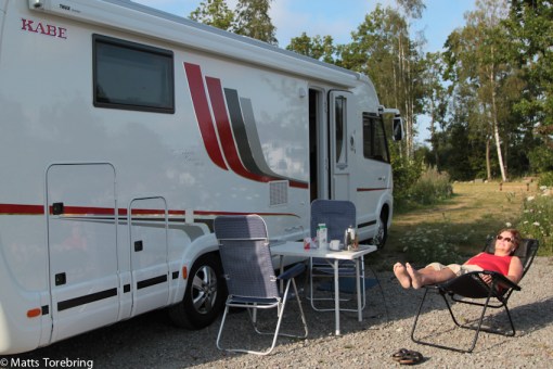 Morgonkaffe ute på ställplatsen klockan halv åtta söndag morgon