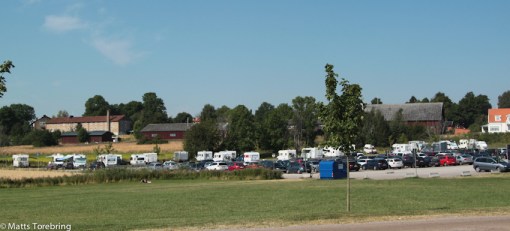 Utsikt från båten över ställplatsen