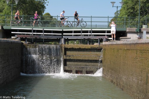 Stora genomfartsbron i Berg