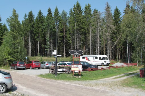 Det fyller på bra med gäster på parkeringen