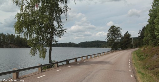 Fortfarande kör vi kanska nära sjön Sommen