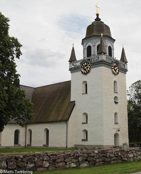 Tusentals gånger har vi kört förbi Säby kyrka utan att stanna