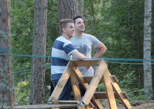 Säkrast på marken tycker serviceteknikerna Carl-Johan & Albin