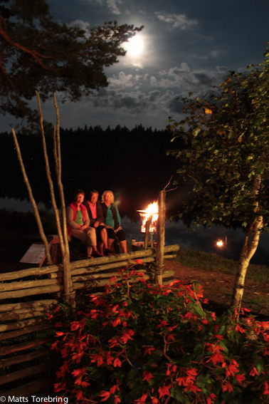 Värmen från elden och vänner skapade en härlig afton.