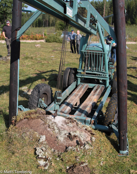 Sten följer med upp som ingenting