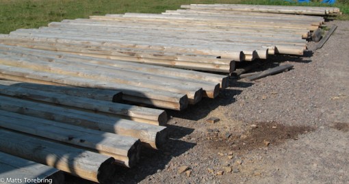 Stockar i olika längder som skall passas in i bygget