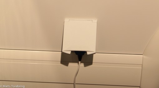 Fula och störande elkontakter mitt på sidan