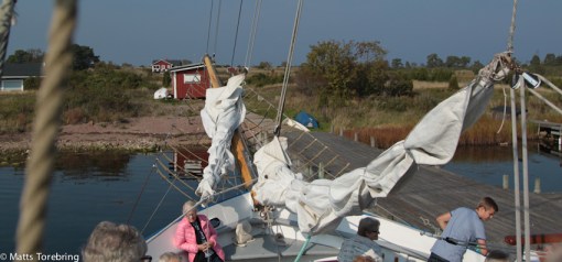 Vi stannar vid en ö