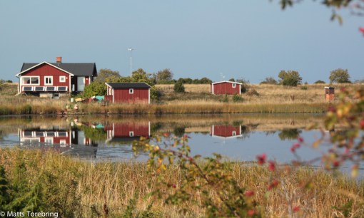 På ön finns en insjö