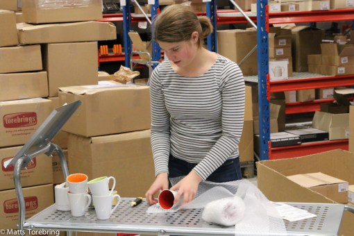 På höglagret är verksamheten intensiv