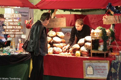 Vi kom när mässan öppnade och hade svårt att värja oss för alla provsmakningar